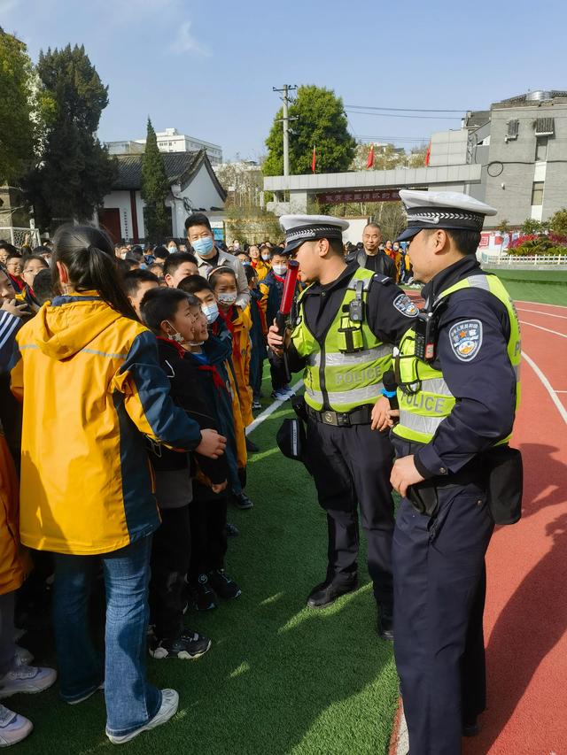 【全國(guó)中小學(xué)生安全教育日】漢中交警一大隊(duì)開講啦！插圖5